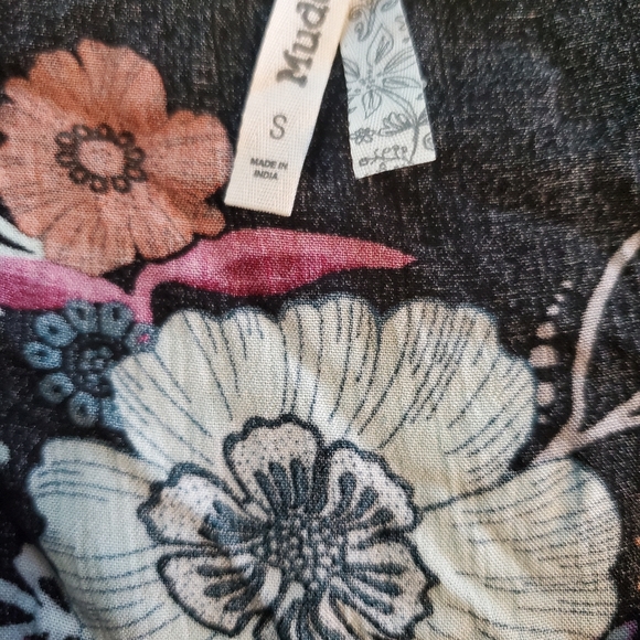 Mudd V-Neck Top - Picture 4 of 4